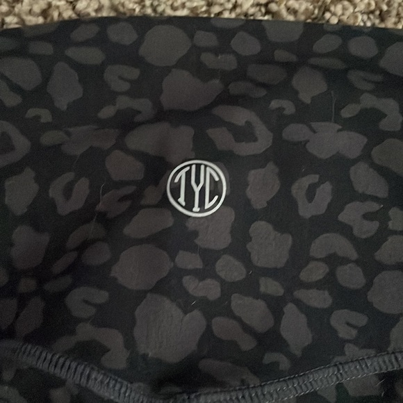 TYC Effortless Classic Leggings - Black Leopard - Picture 5 of 5